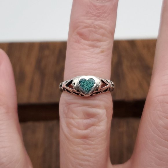 Size 4.5 925 Sterling Silver Heart Blue Turquoise Chips Ring - Picture 2 of 7